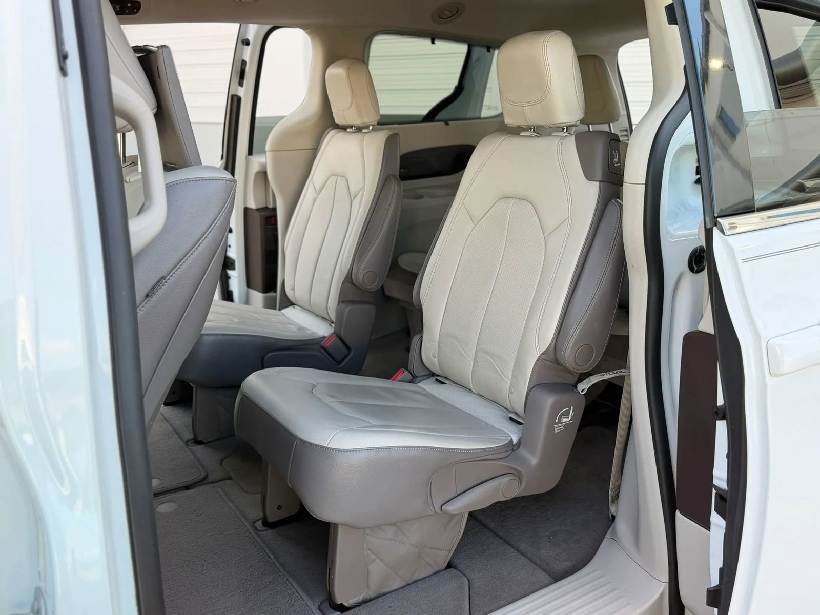 Used 2017 Chrysler Pacifica Touring-L Plus image 19