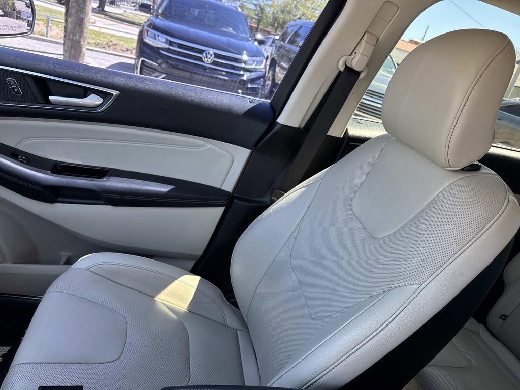 Used 2018 Ford Edge Titanium w/ Equipment Group 301A image 18