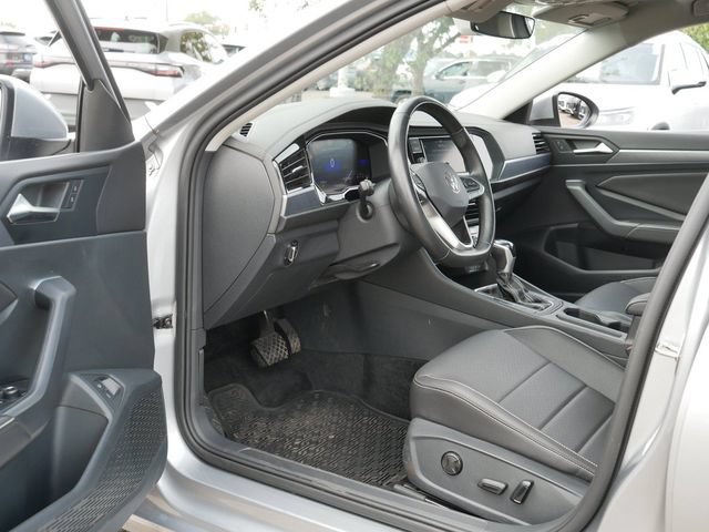Certified 2023 Volkswagen Jetta SE FWD image 12
