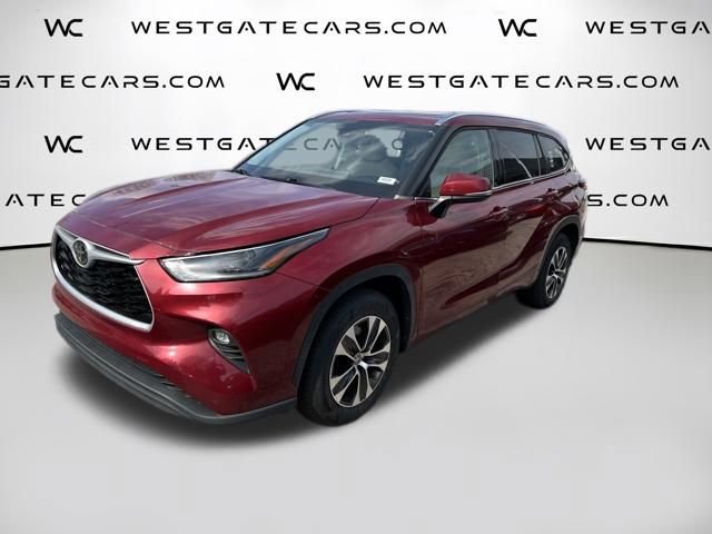 Used 2021 Toyota Highlander XLE FWD image 1