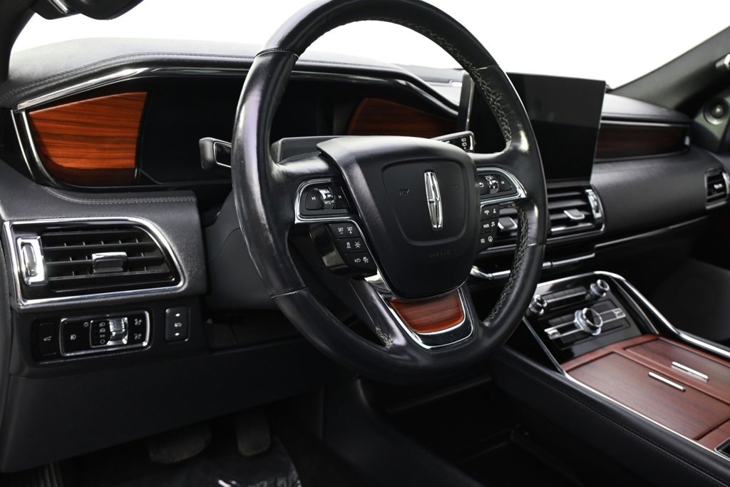 Used 2024 Lincoln Navigator Reserve image 11