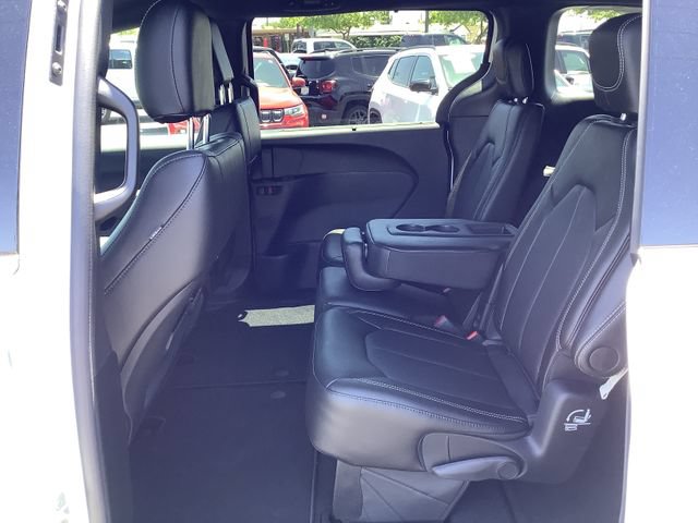 New 2027 Chrysler Pacifica Select FWD image 25