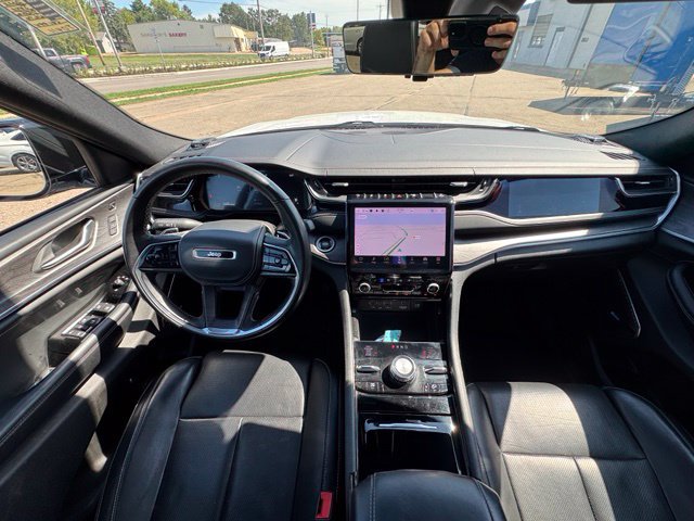 Used 2022 Jeep Grand Cherokee Overland w/ Luxury Tech Group IV AWD/4WD image 16