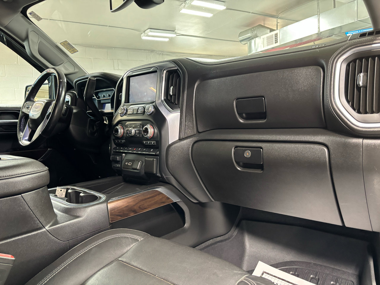 Used 2019 GMC Sierra 1500 SLT w/ SLT Premium Package image 17