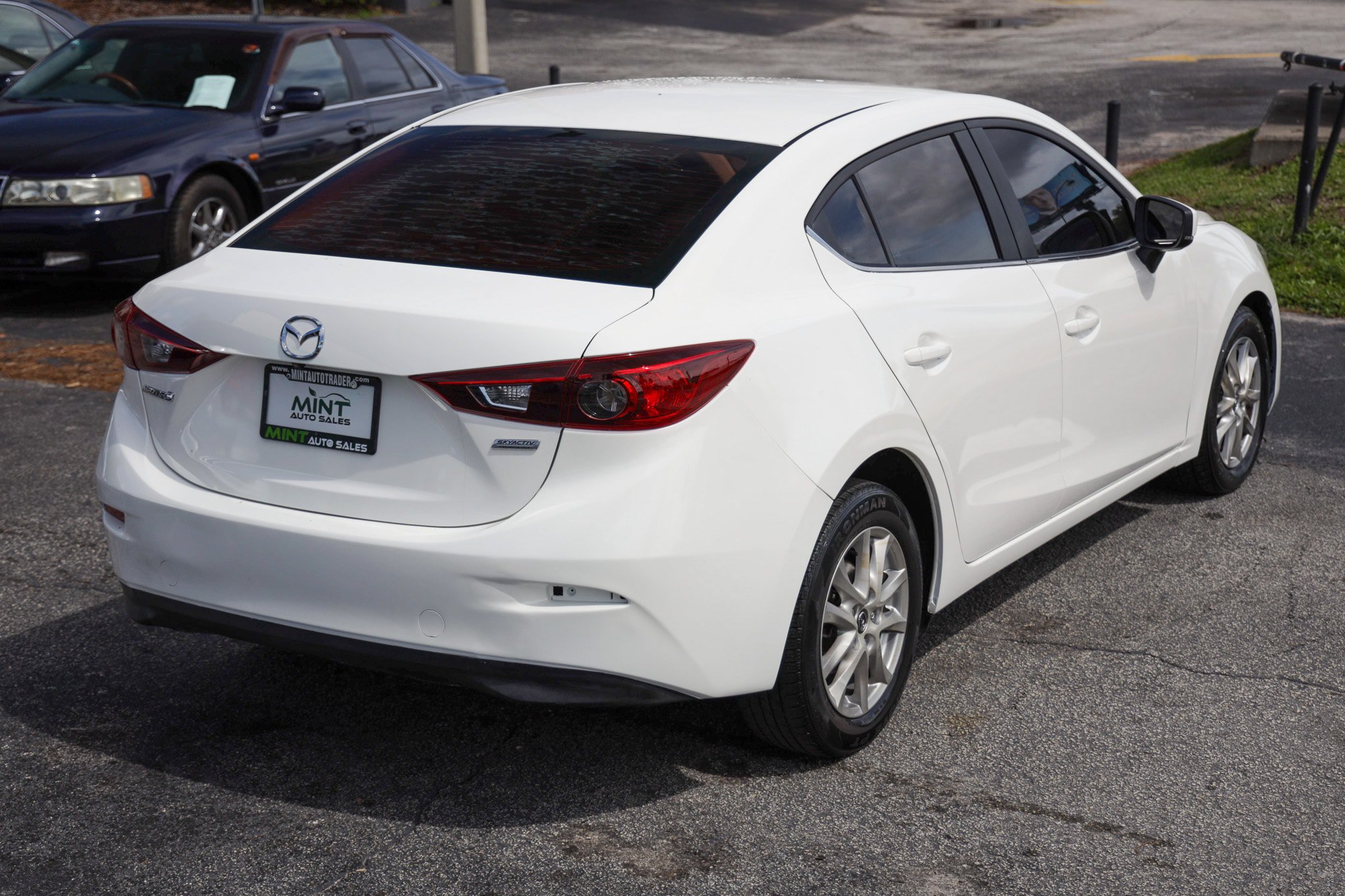 Used 2017 MAZDA MAZDA3 Sport w/ Preferred Equipment Package FWD image 14