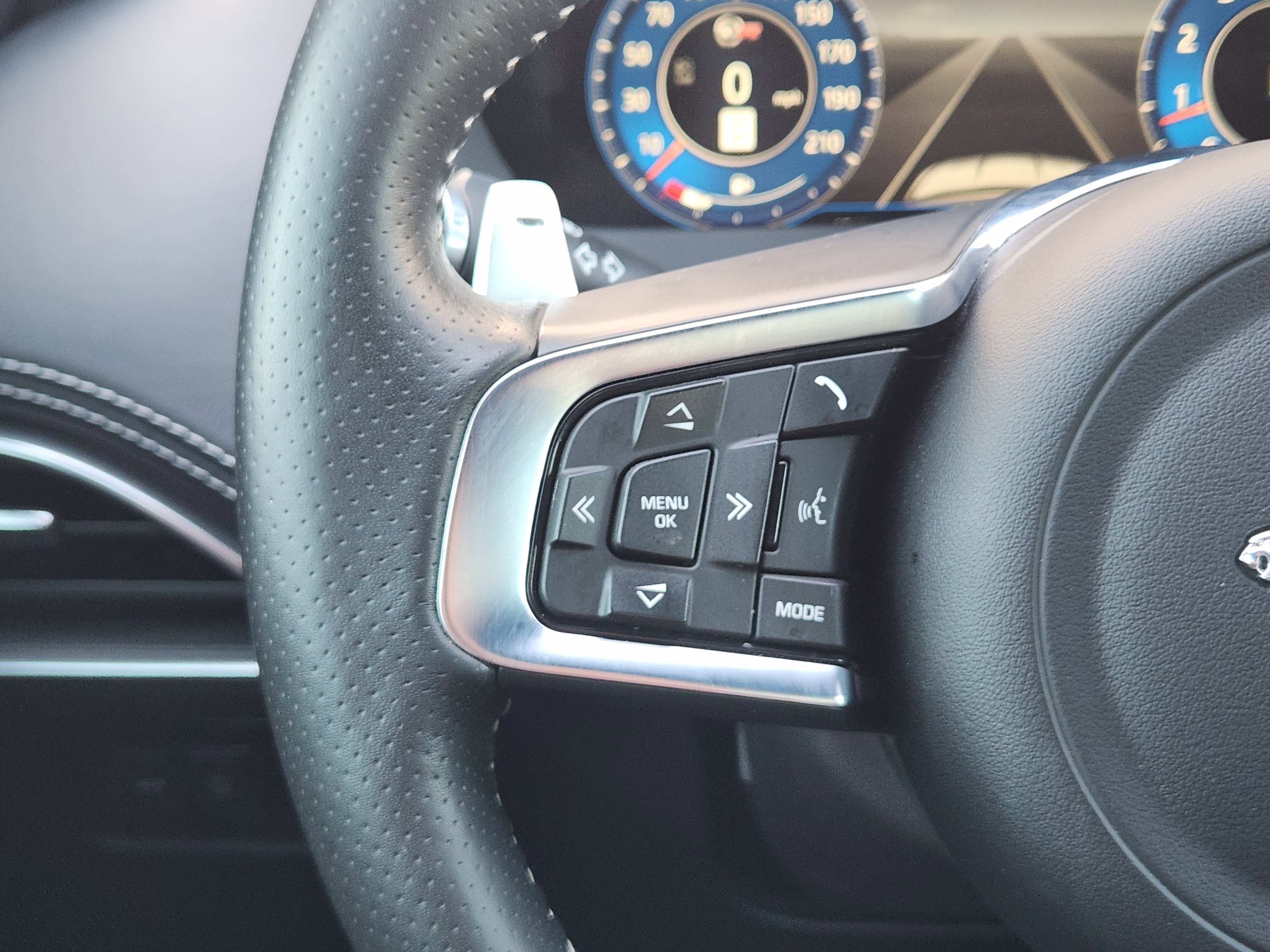 Used 2020 Jaguar F-PACE SVR image 29