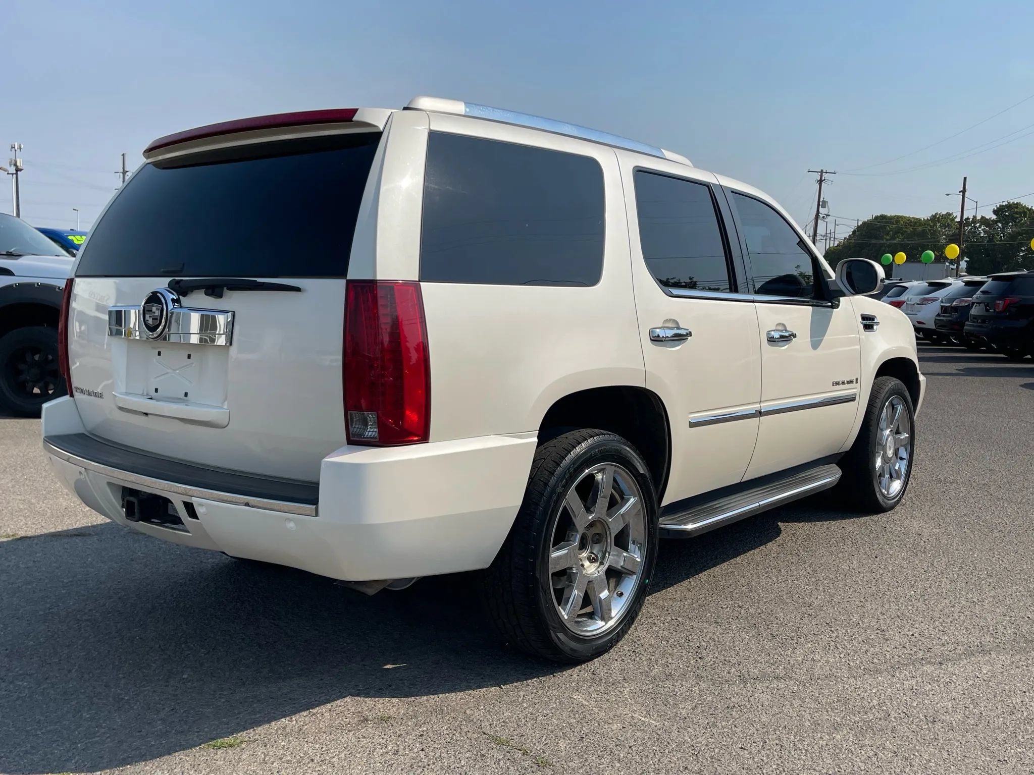 Used 2007 Cadillac Escalade AWD w/ Climate Package image 3