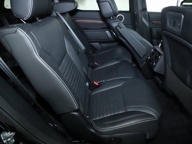 Used 2024 Land Rover Discovery Dynamic SE image 28