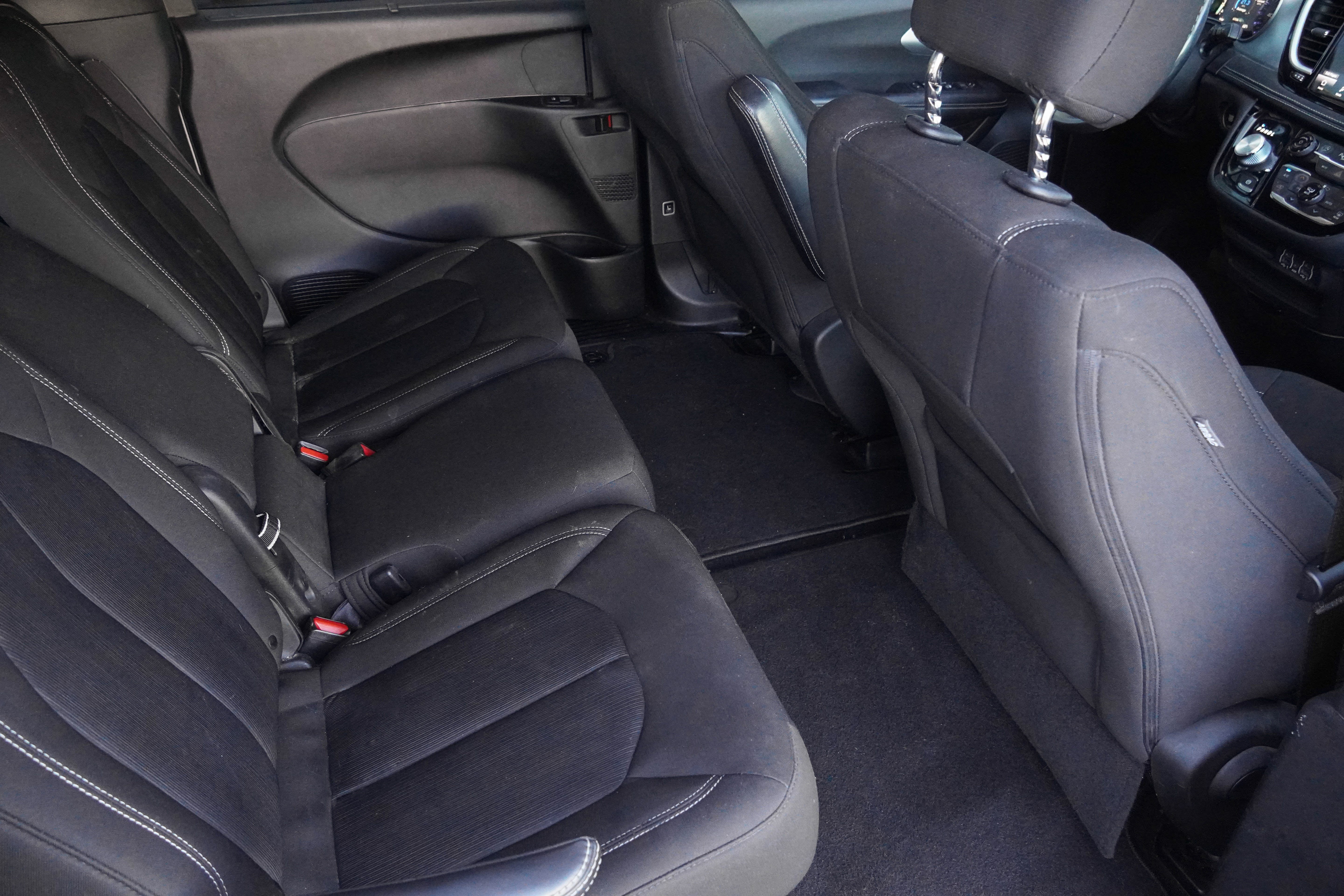 Used 2021 Chrysler Pacifica Touring w/ S Appearance Package FWD image 34