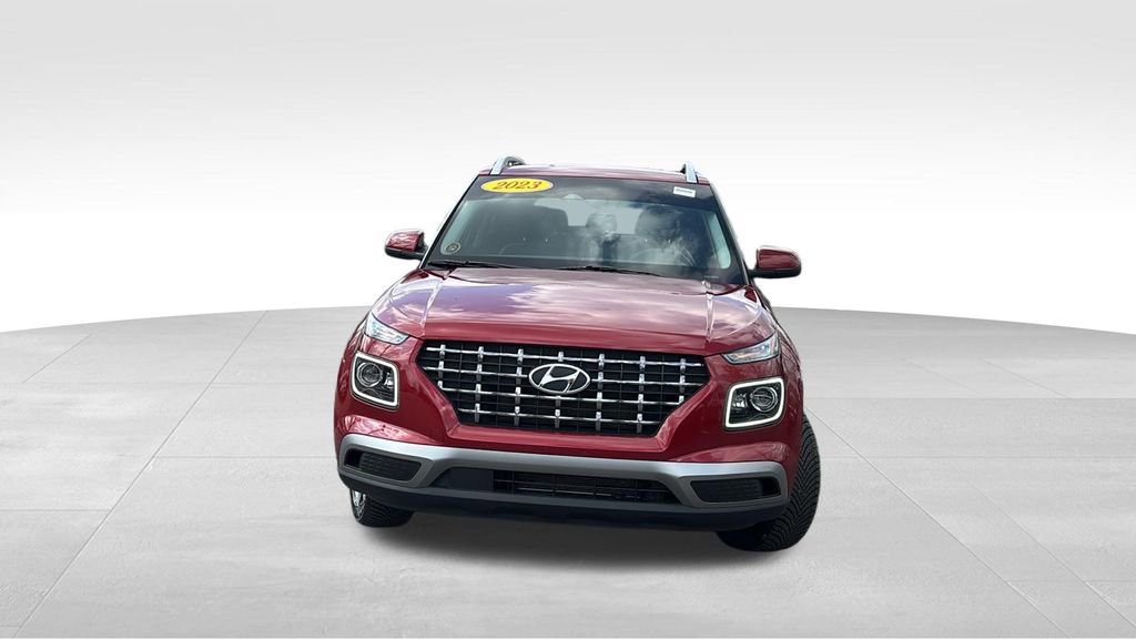 Used 2023 Hyundai Venue Limited image 2