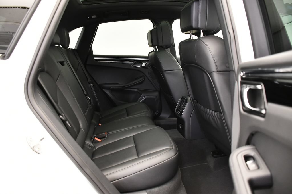 Certified 2026 Porsche Macan AWD/4WD image 55