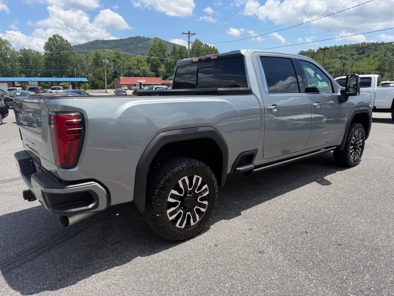 Used 2024 GMC Sierra 2500 Denali Ultimate AWD/4WD image 6