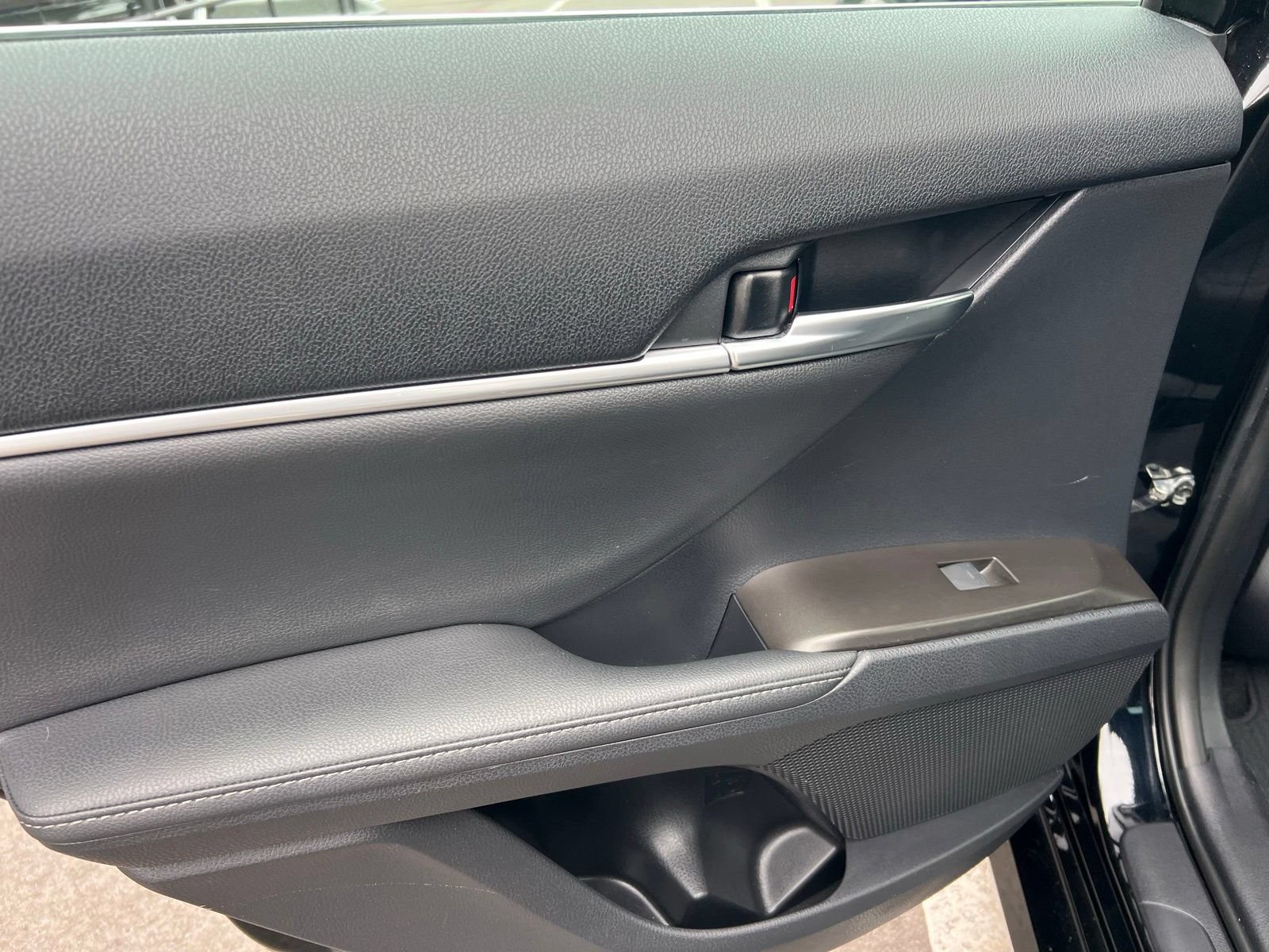 Used 2021 Toyota Camry XLE FWD image 37