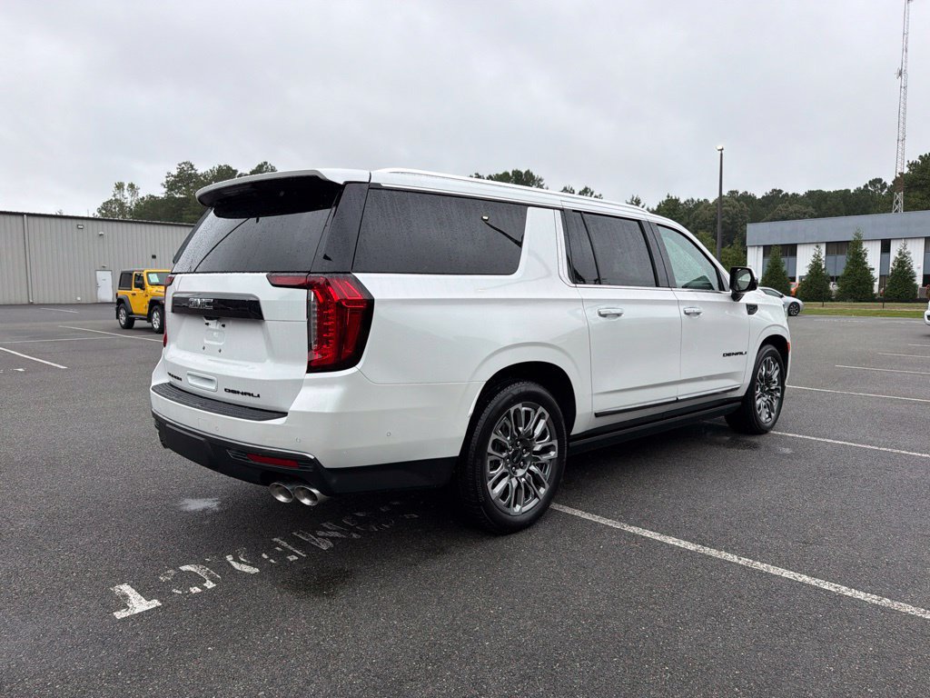 Used 2024 GMC Yukon XL Denali Ultimate AWD/4WD image 5