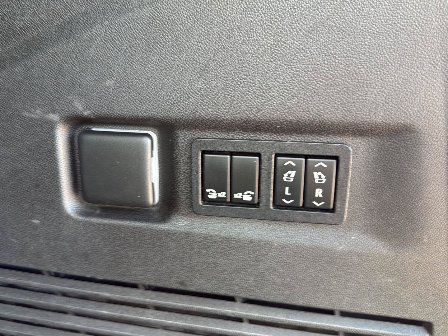 Used 2021 Chevrolet Suburban Premier AWD/4WD image 31