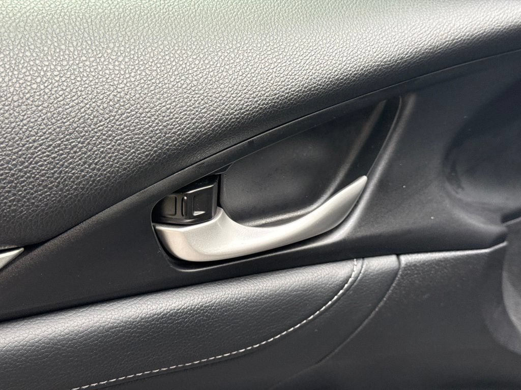 Used 2019 Honda Civic Touring image 12