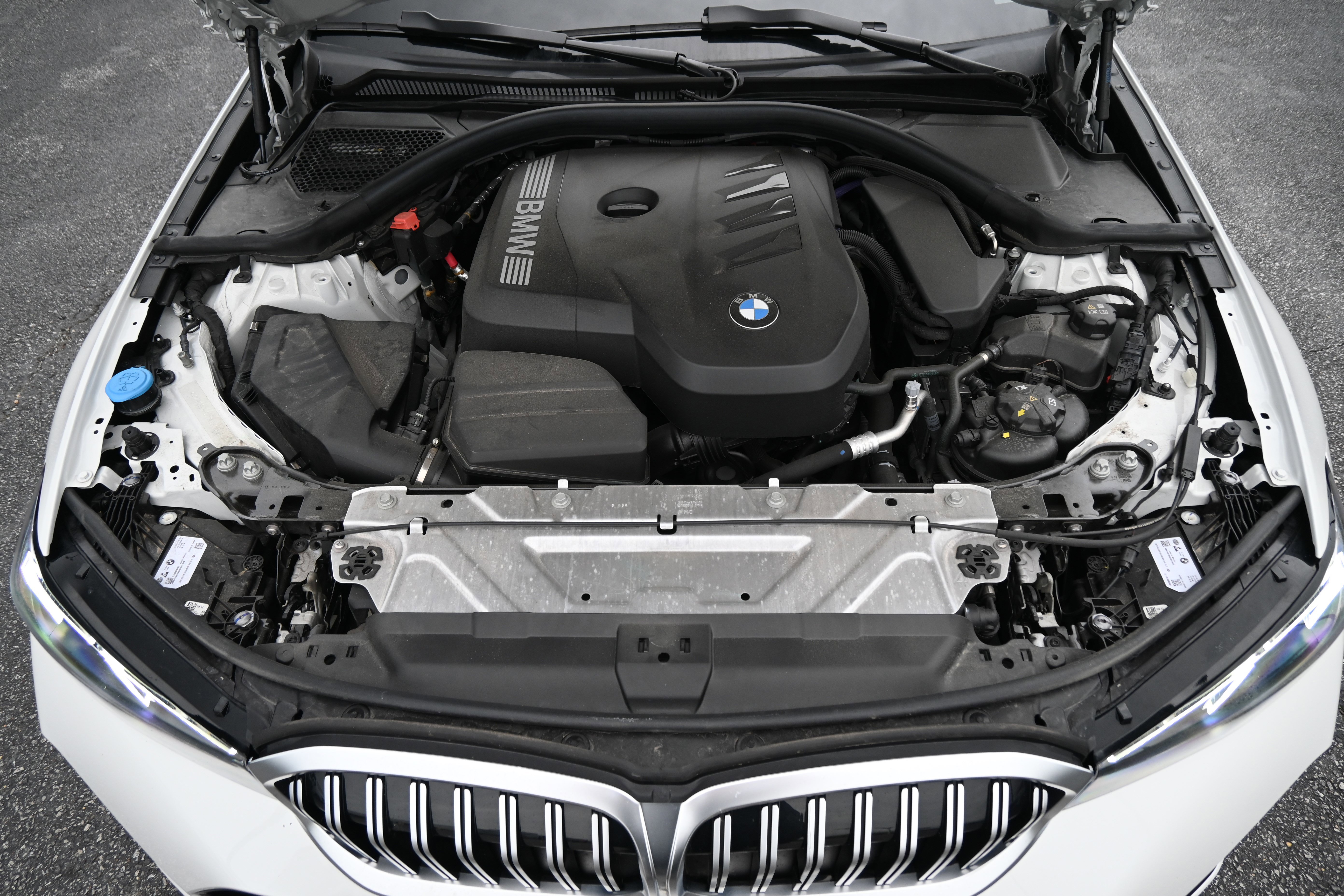 Used 2026 BMW 330i xDrive Sedan w/ M Sport Package AWD/4WD image 35