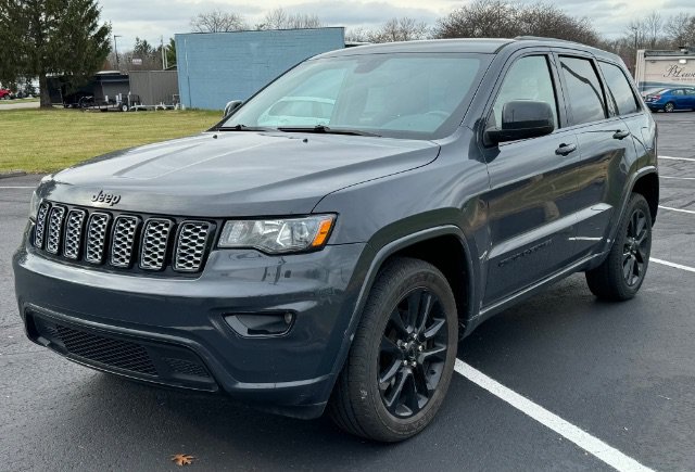 Used 2018 Jeep Grand Cherokee Altitude AWD/4WD image 4