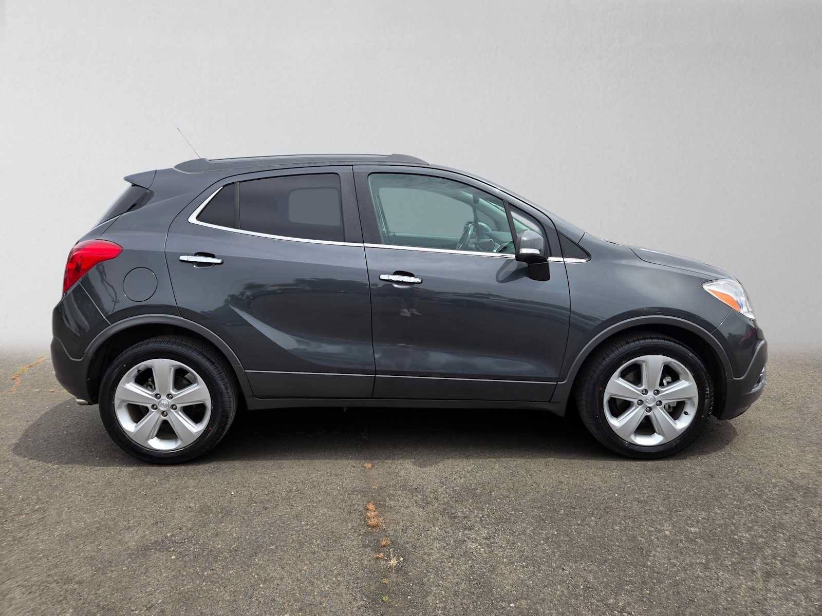 Used 2016 Buick Encore Convenience FWD image 2