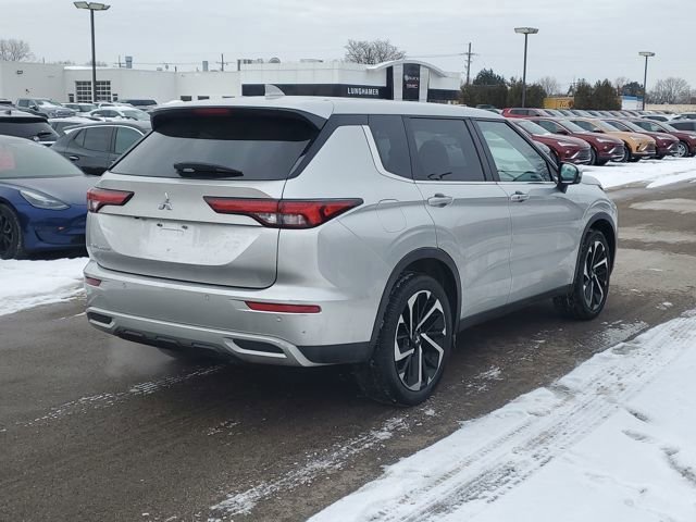 Used 2024 Mitsubishi Outlander SE image 3