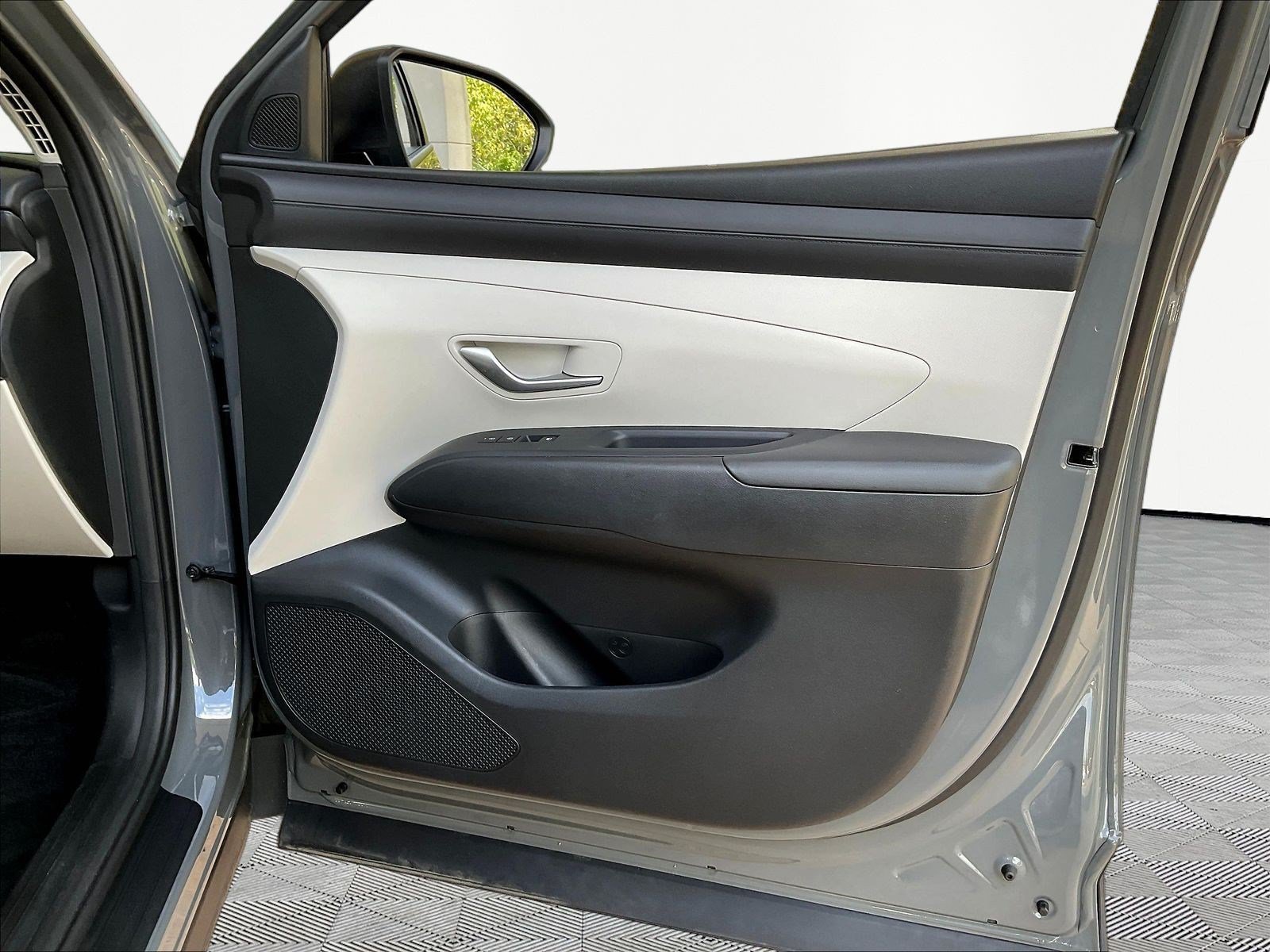 Used 2025 Hyundai Tucson SE FWD image 27