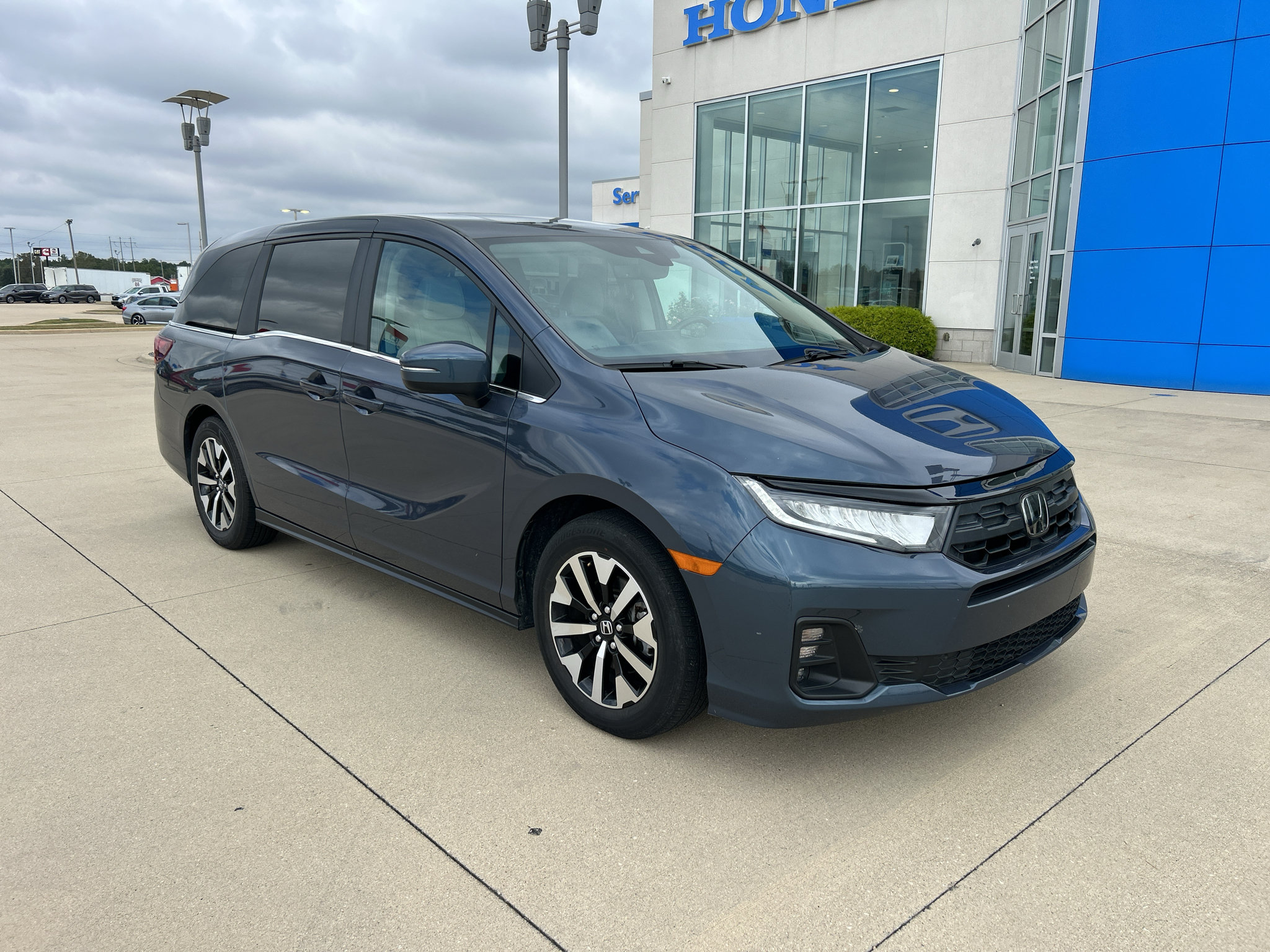 Used 2025 Honda Odyssey EX-L image 3