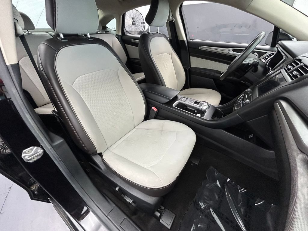 Used 2019 Ford Fusion SE w/ Equipment Group 151A FWD image 19