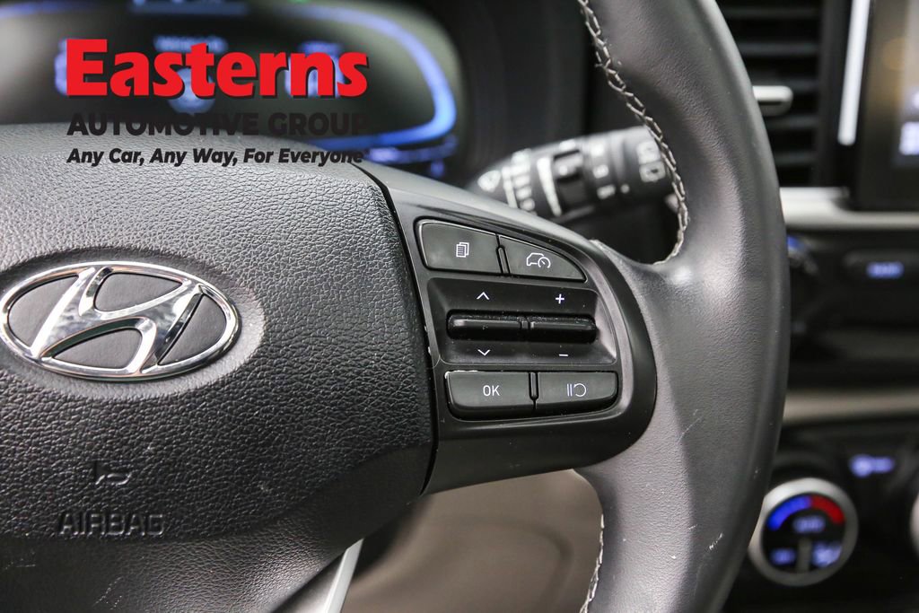 Used 2025 Hyundai Venue SEL image 16