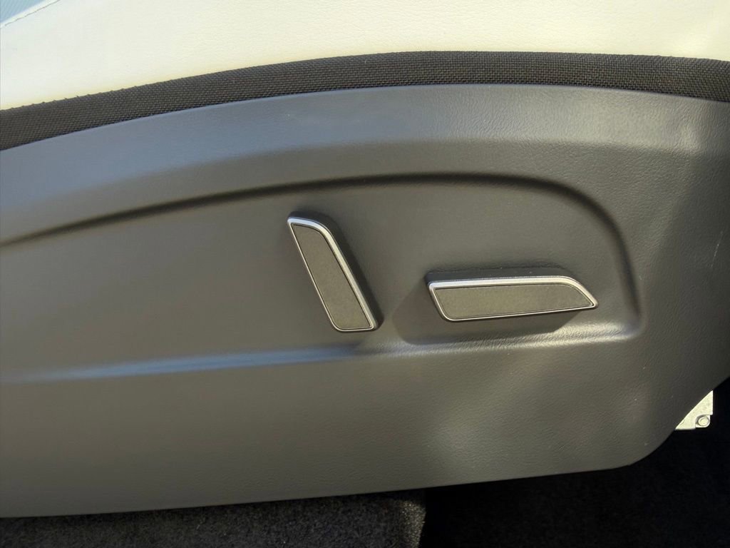 Used 2026 Tesla Model Y Long Range image 32