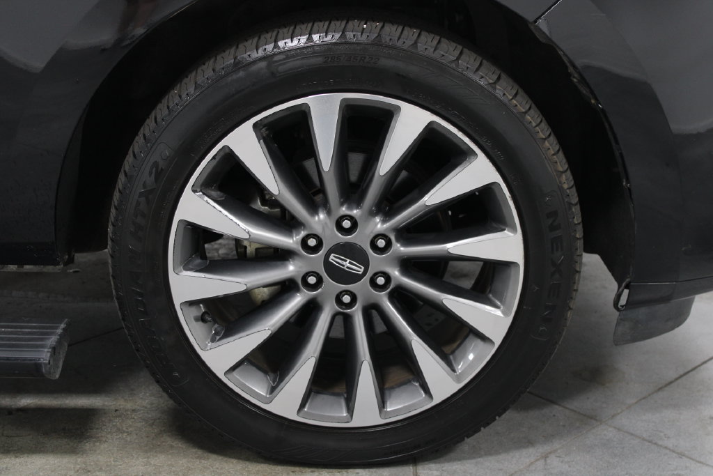 Used 2018 Lincoln Navigator Select RWD image 14