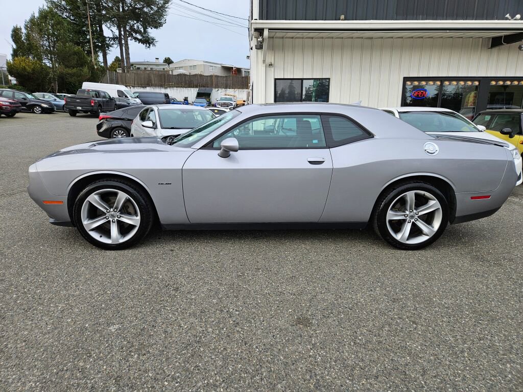 Used 2017 Dodge Challenger R/T w/ Driver Convenience Group image 9
