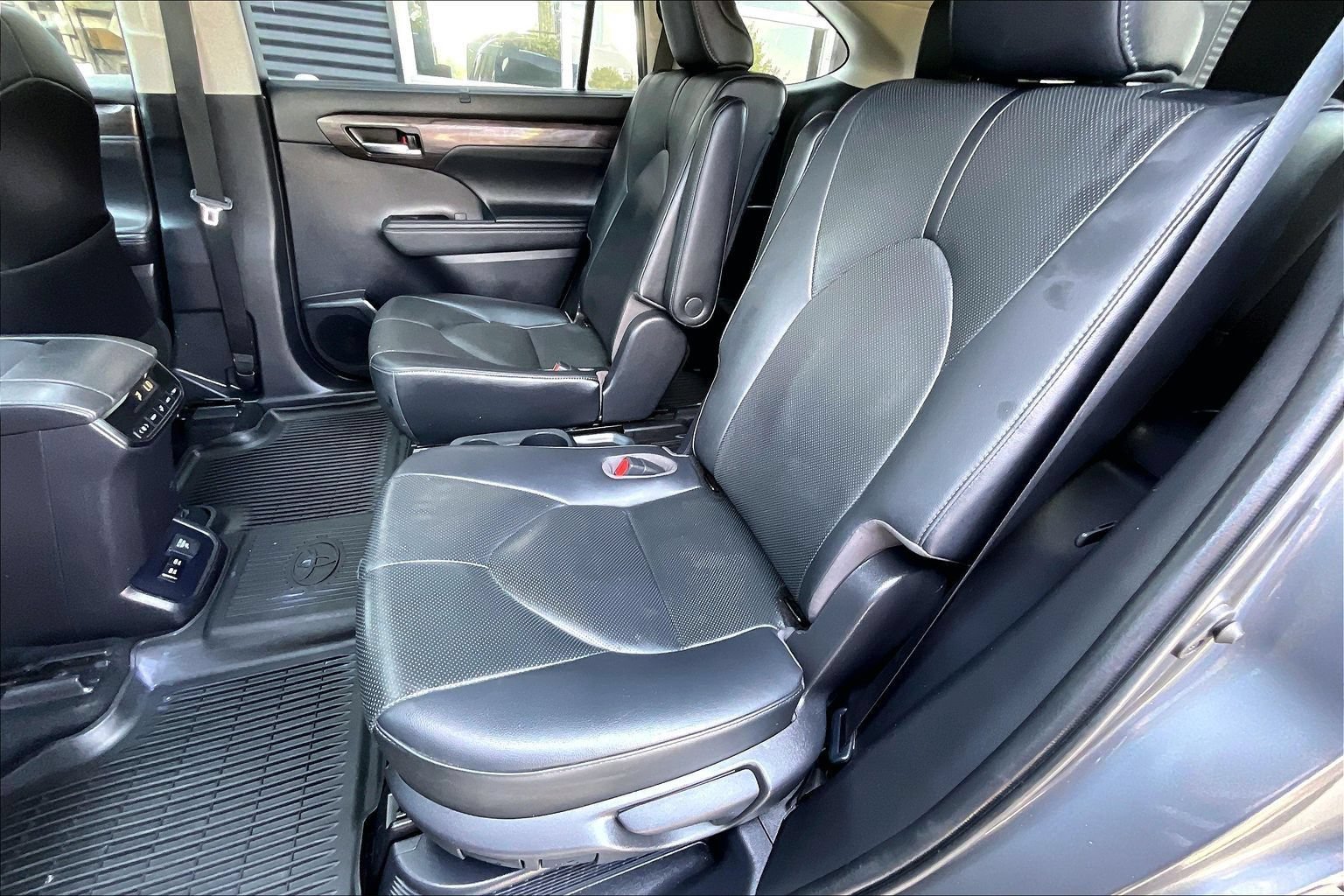 Used 2021 Toyota Highlander Limited AWD/4WD image 22