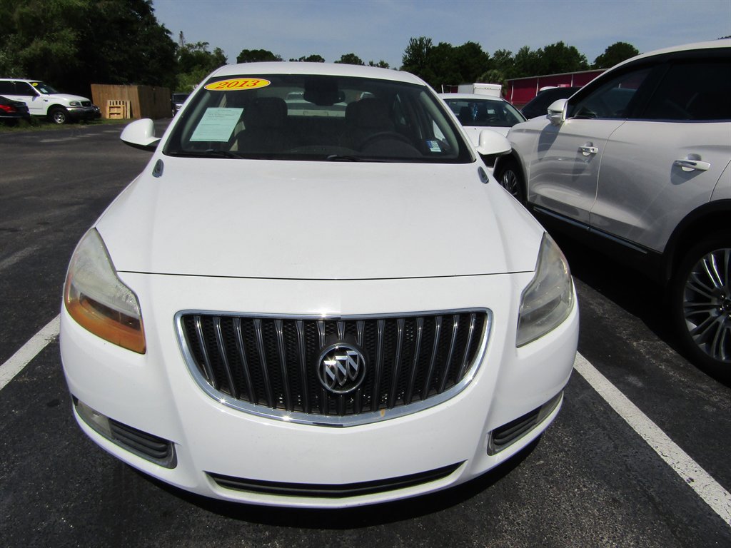 Used 2013 Buick Regal Leather FWD image 2
