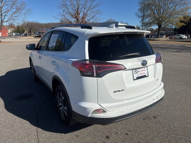 Used 2018 Toyota RAV4 LE image 3