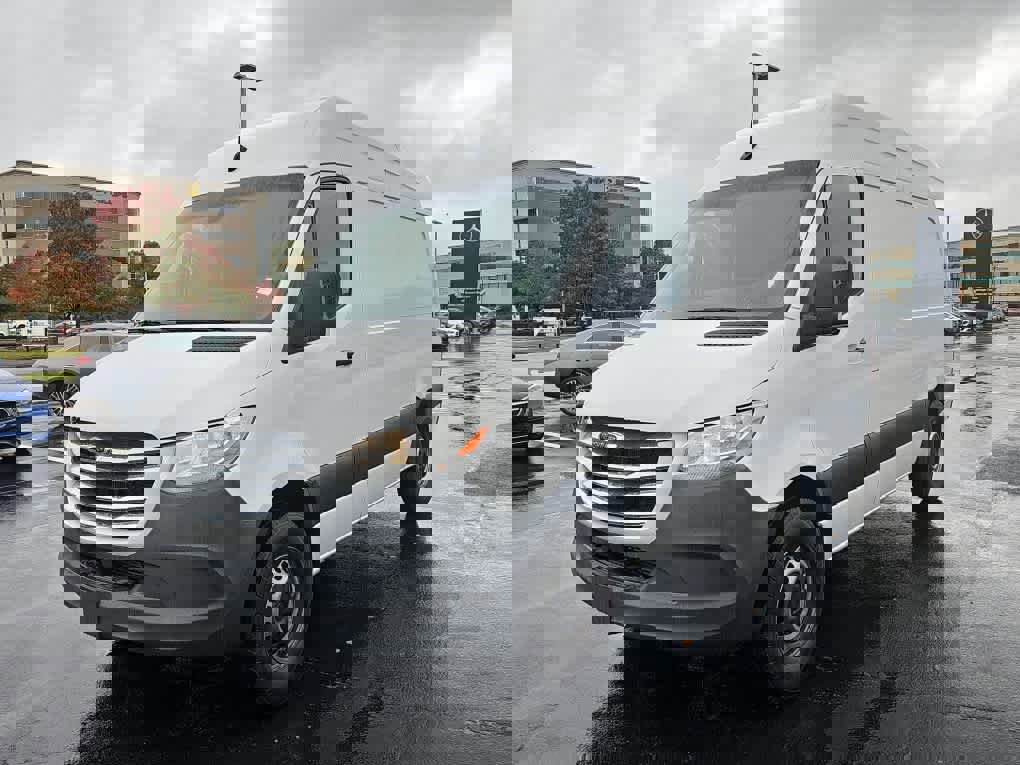 Used 2021 Freightliner Sprinter 2500 image 4