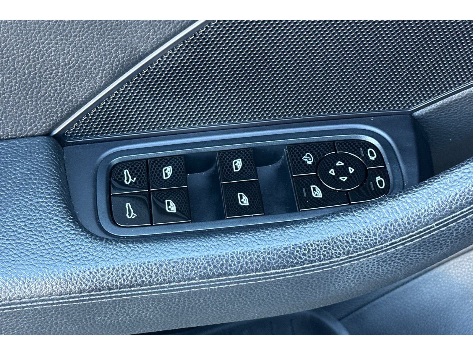Used 2019 Porsche Panamera 4 AWD/4WD image 12
