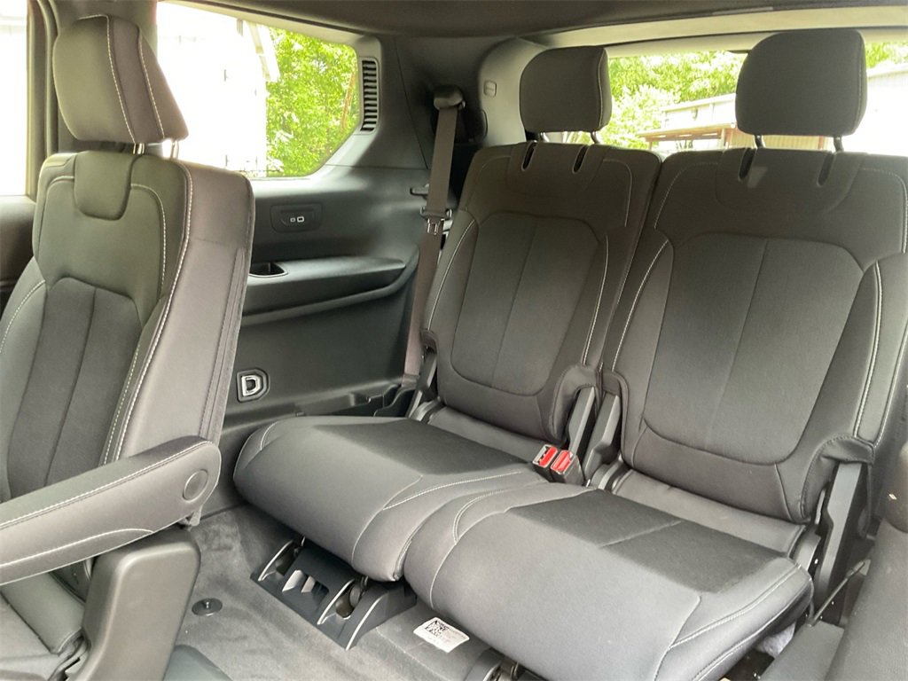 New 2025 Jeep Grand Cherokee L Laredo w/ Luxury Tech Group I image 30