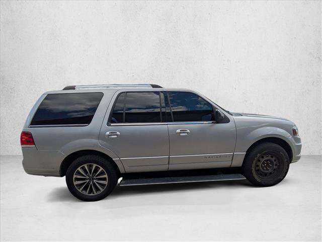 Used 2016 Lincoln Navigator Select AWD/4WD image 4
