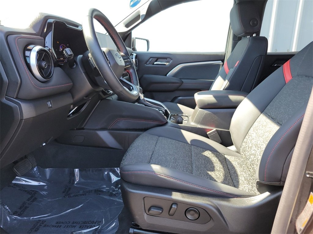 Used 2024 Chevrolet Colorado Z71 w/ Z71 Convenience Package 2 image 17