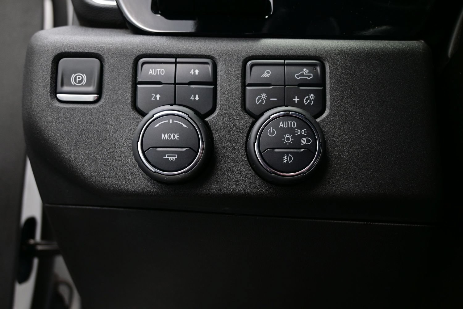 Used 2025 Chevrolet Silverado 1500 High Country AWD/4WD image 26