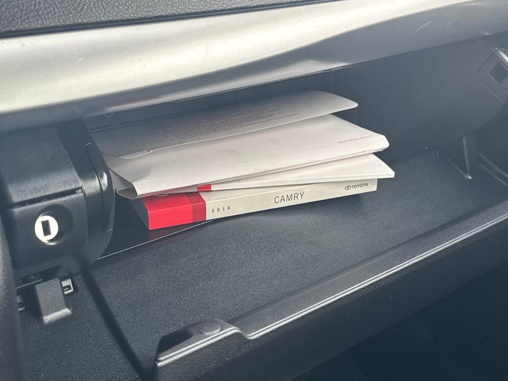 Used 2016 Toyota Camry SE w/ Protection Package (Q2) image 27