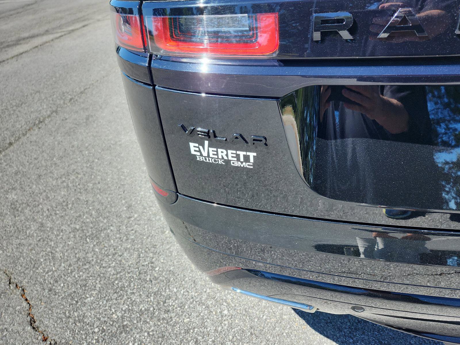 Used 2023 Land Rover Range Rover Velar R-Dynamic S image 4