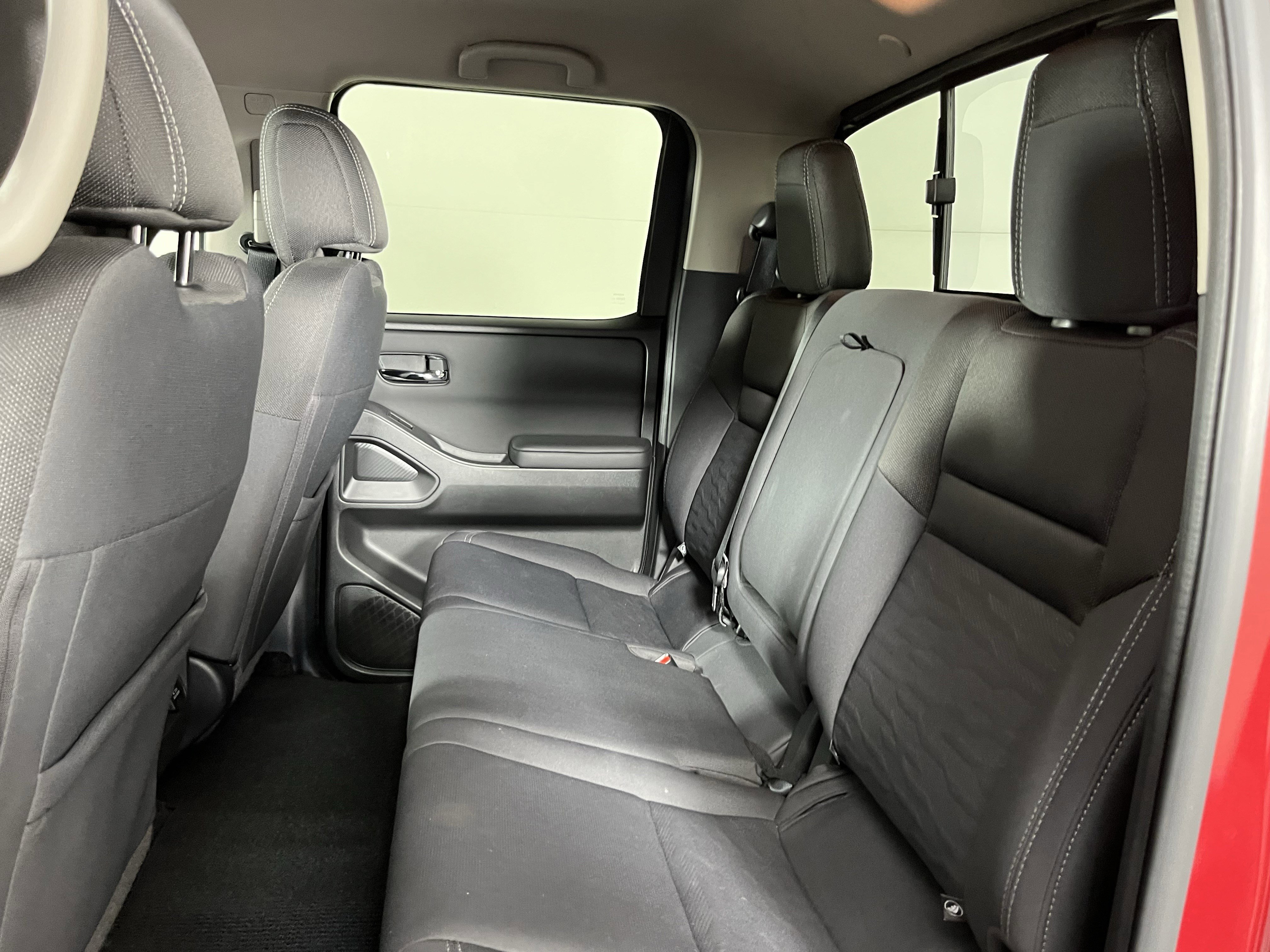 Used 2022 Nissan Frontier SV AWD/4WD image 14