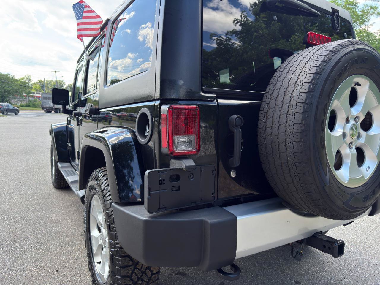 Used 2015 Jeep Wrangler Unlimited Sahara w/ Dual Top Group AWD/4WD image 14