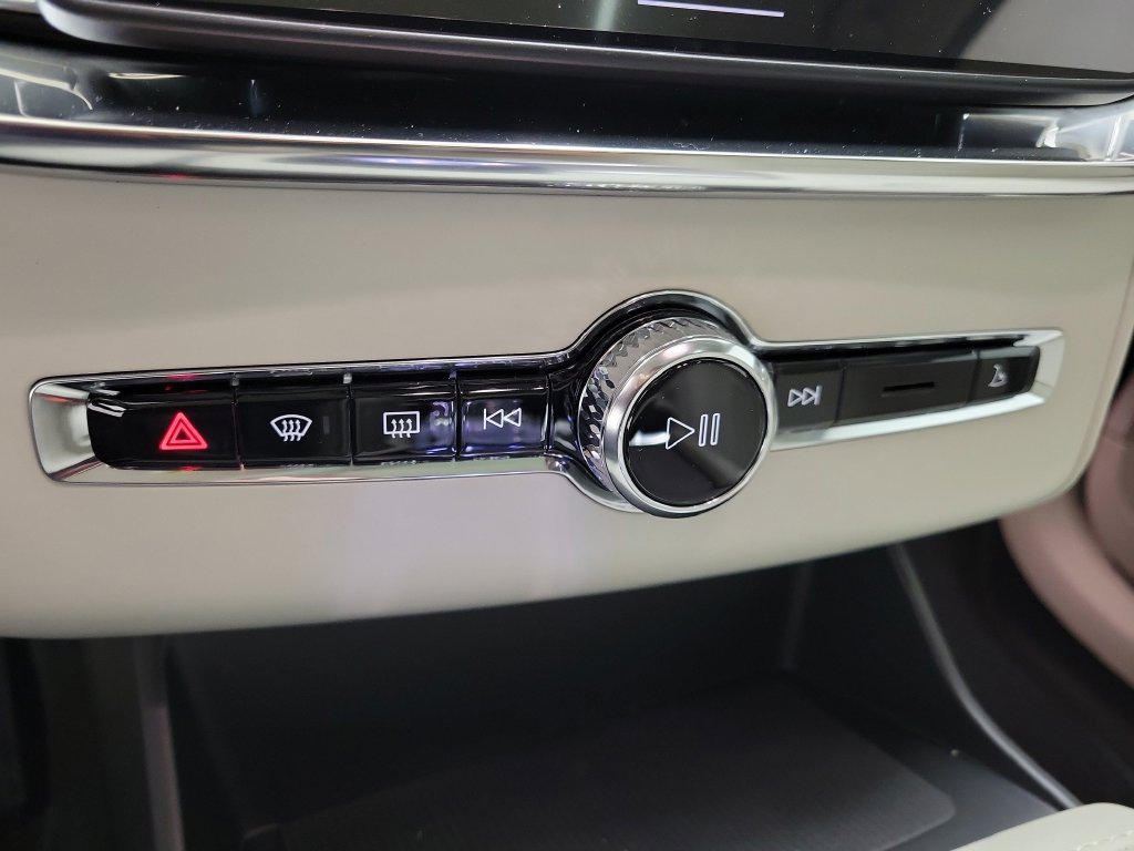New 2026 Volvo XC90 B6 Ultra w/ Protection Package AWD/4WD image 31