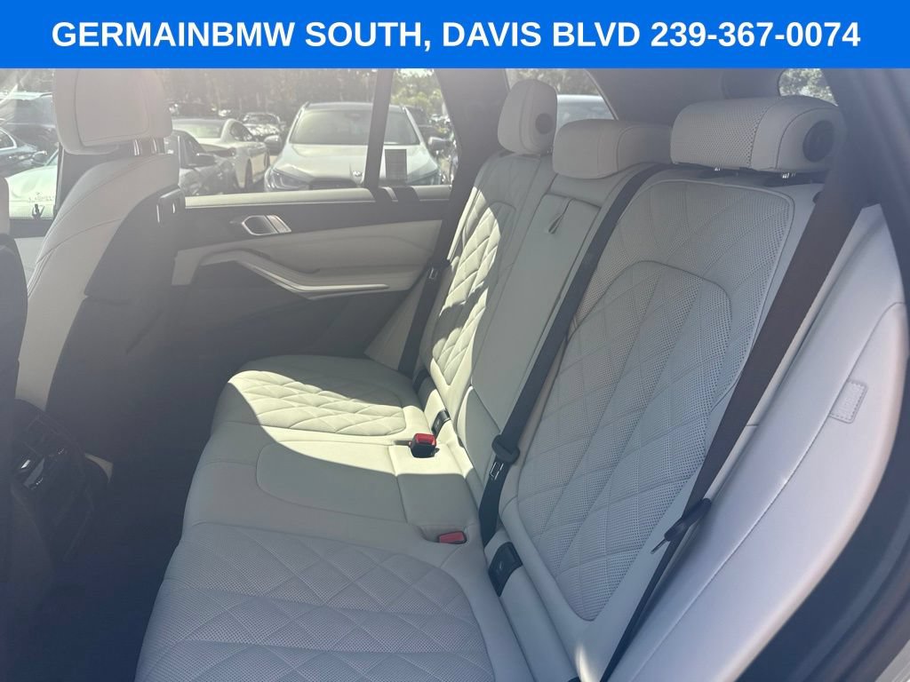 Used 2025 BMW X5 xDrive40i w/ M Sport Package AWD/4WD image 36