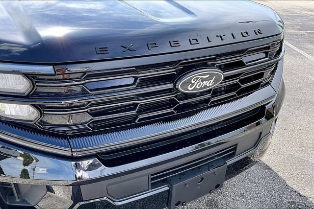 Used 2025 Ford Expedition Max Platinum w/ Stealth Performance Package AWD/4WD image 32