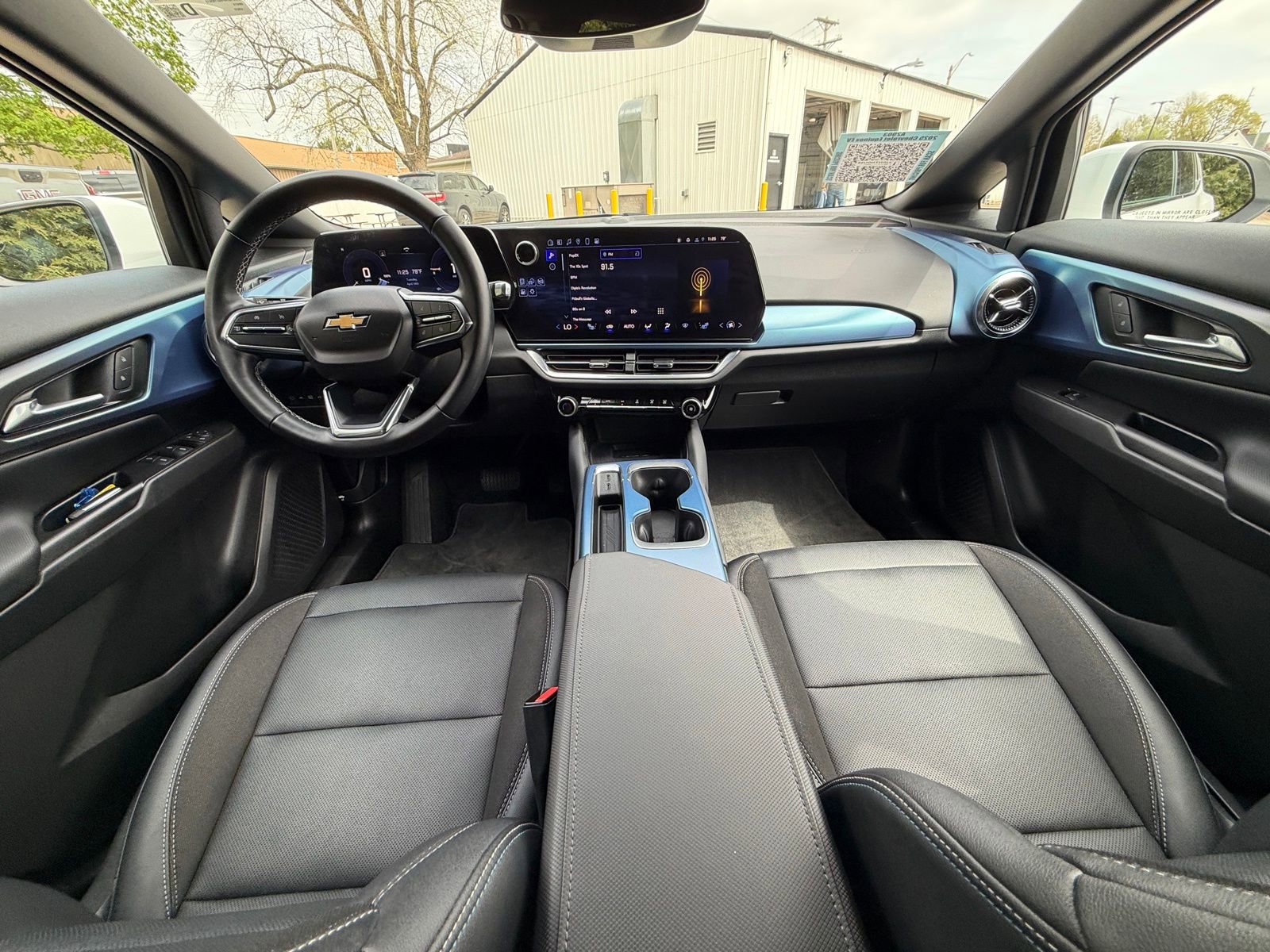 Used 2025 Chevrolet Equinox EV LT w/ Convenience Package FWD image 20