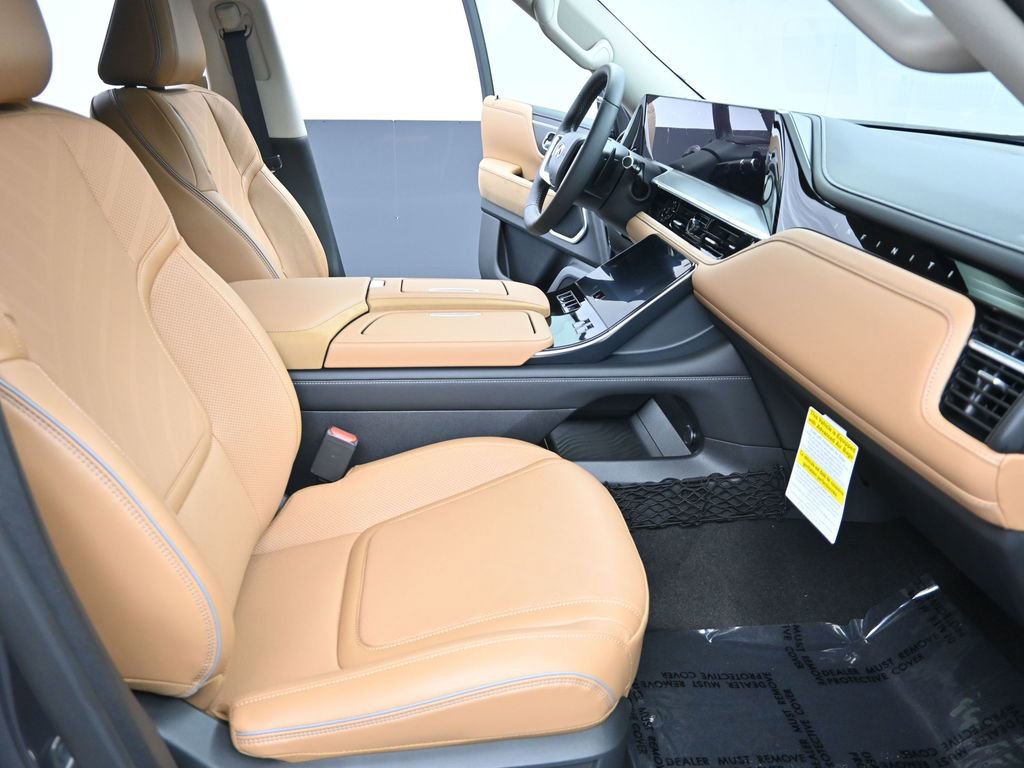 Used 2026 INFINITI QX80 Luxe w/ Cargo Package AWD/4WD image 17