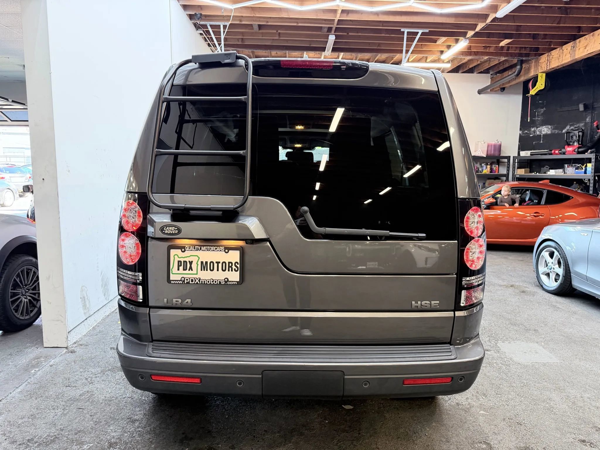 Used 2016 Land Rover LR4 HSE image 9